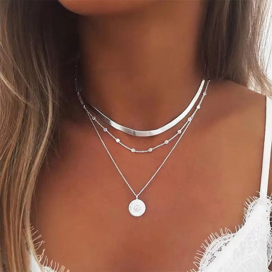 Elegancia Radiante – Collar Clásico de Plata