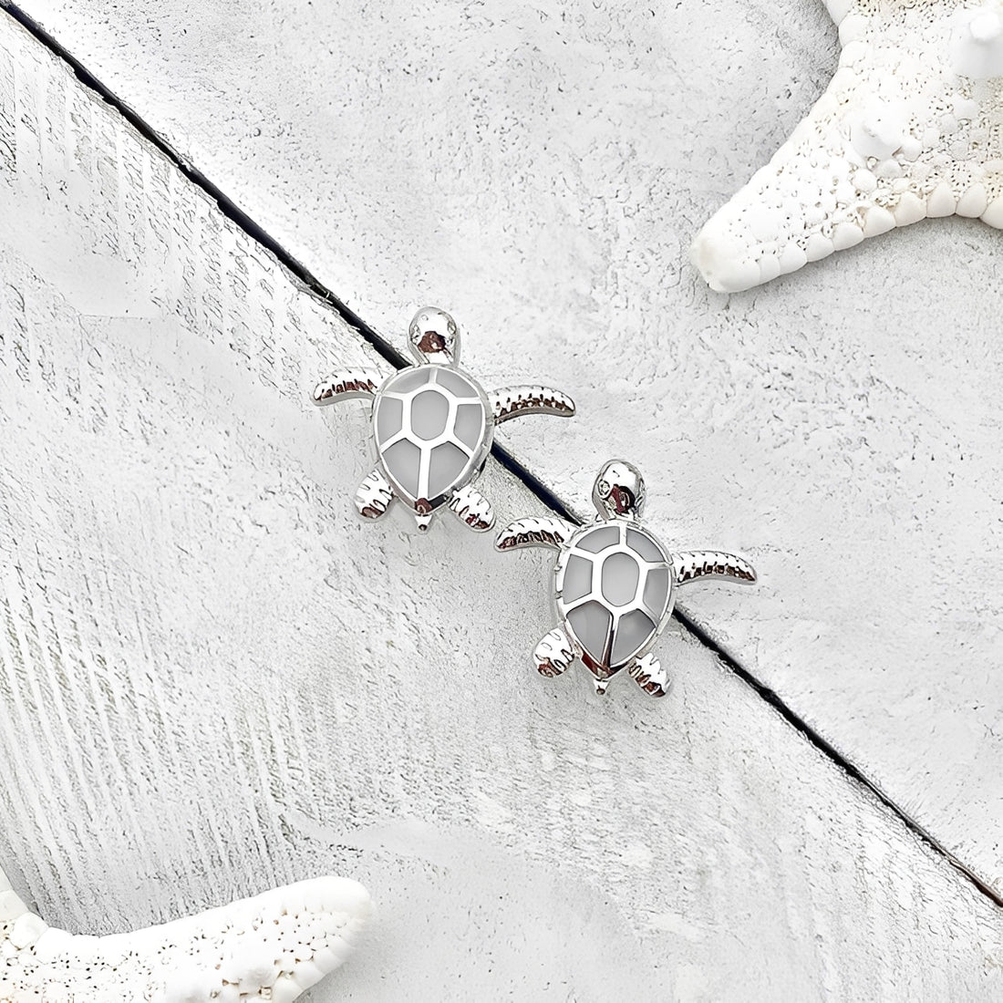 Marina – Pendientes de Tortuga Marina en Plata con Ópalo