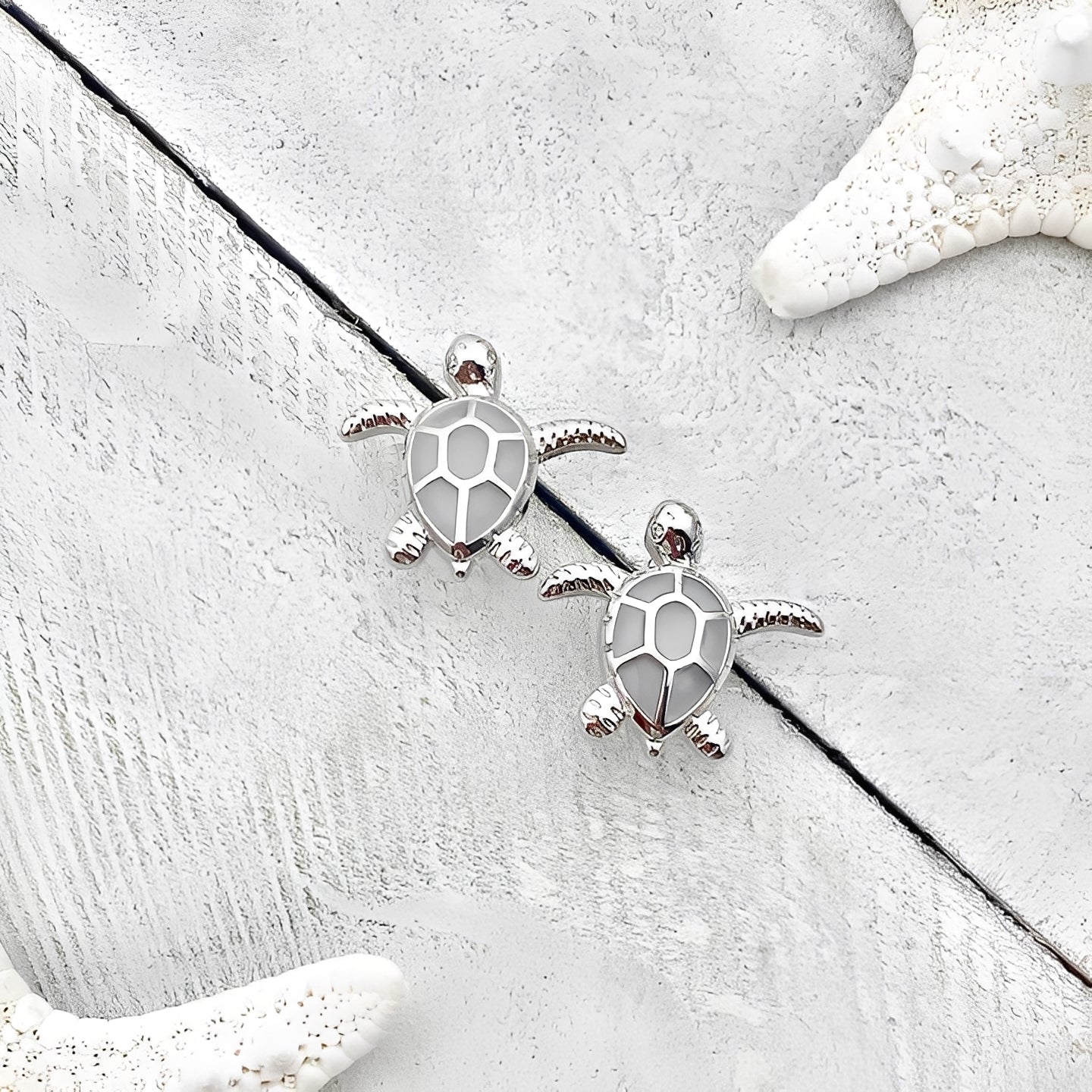 Marina – Pendientes de Tortuga Marina en Plata con Ópalo