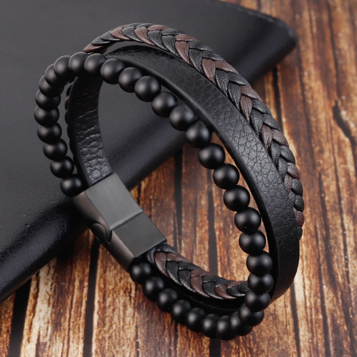 Kai – Pulsera de Cuero con Piedra Volcánica Natural