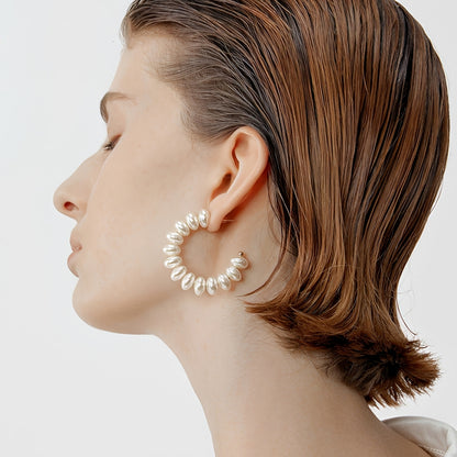 Rhia – Pendientes Aro con Perlas