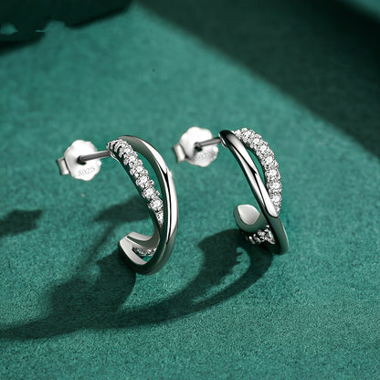 Alyana – Pendientes Stud Minimalistas Elegantes