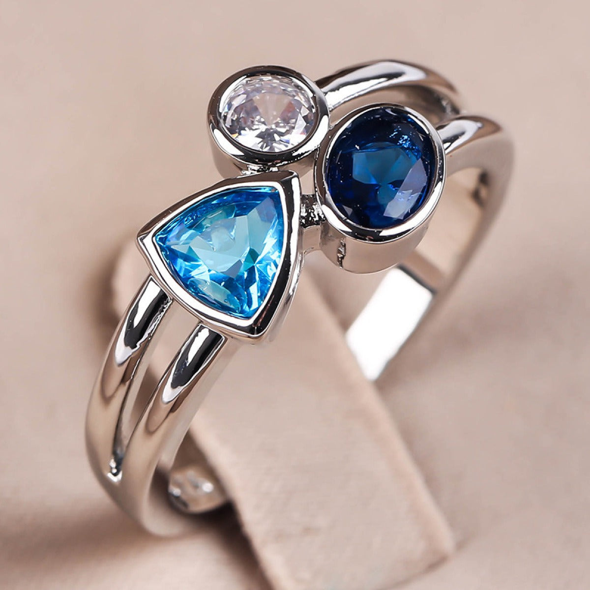 Isaline – Anillo Vintage con Cristal Azul