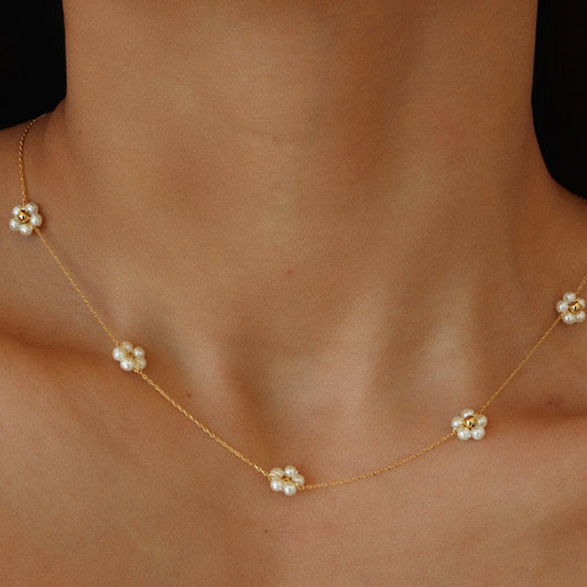 Yumi – Collar Flor de Perlas Elegante