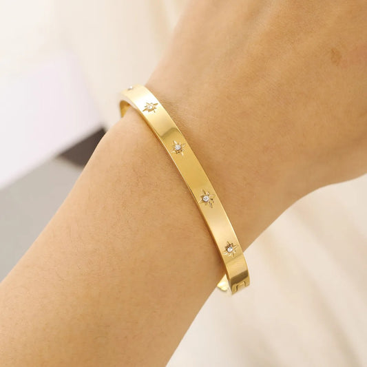 Mitena – Pulsera Minimalista con Efecto Brillante Moderno