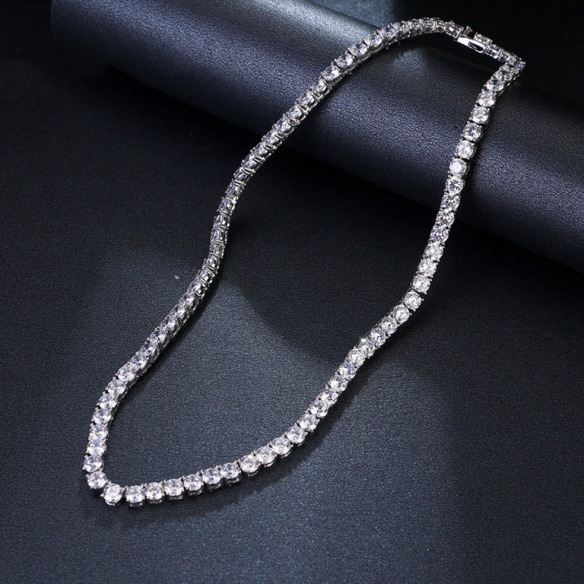 Elena – Collar Redondo de Zirconia Elegante