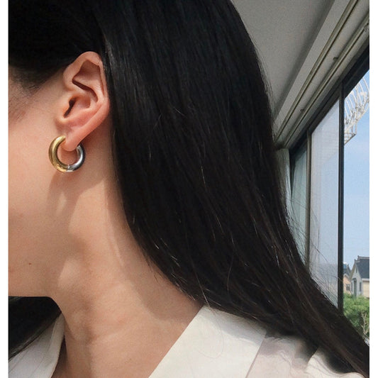 Adriana – Pendientes Dorados de Acero Titanio Gruesos Elegantes