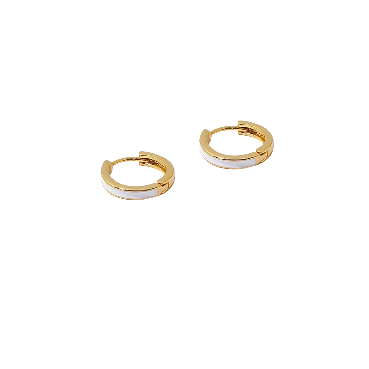 Dahlia – Pendientes Huggie Dorados con Esmalte Blanco