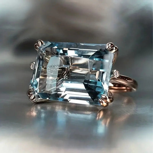 Lisa – Anillo Vintage con Circonita Azul Brillante