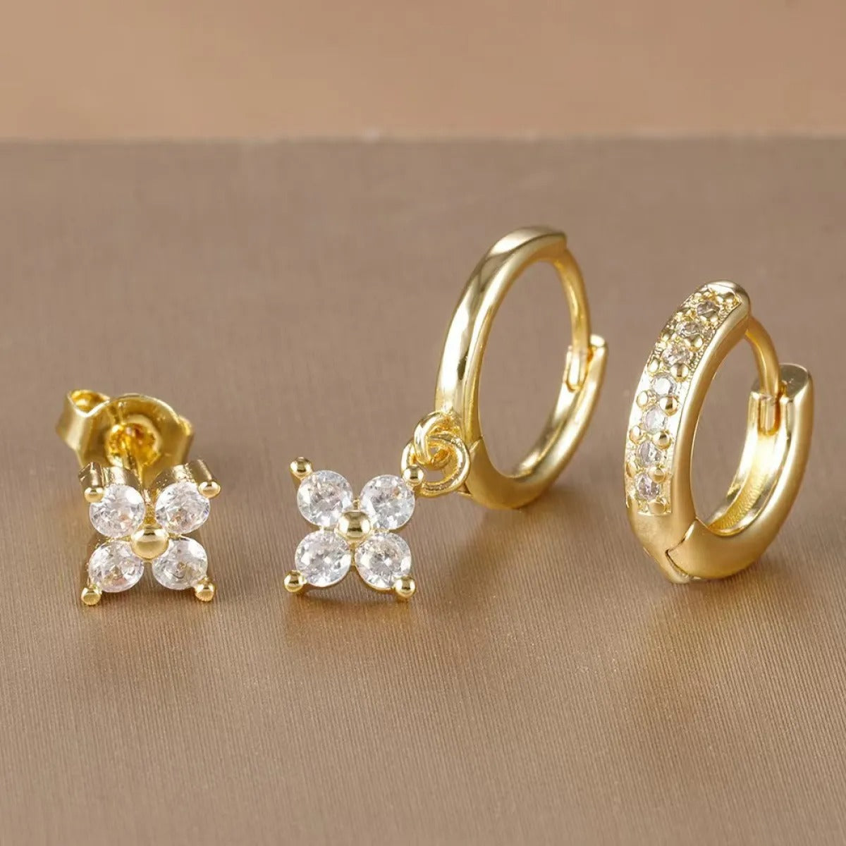 Mariana – Set de Tres Pendientes con Zirconia