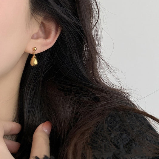 Jordyn – Pendientes Dorados Colgantes con Diseño Gota