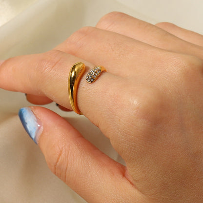 Cely – Anillo Cruzado Pavé