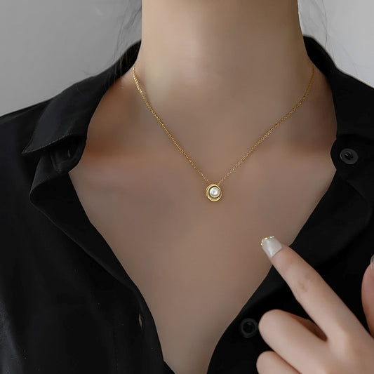 Zeph – Collar de Perlas de Agua Salada con Baño de Oro