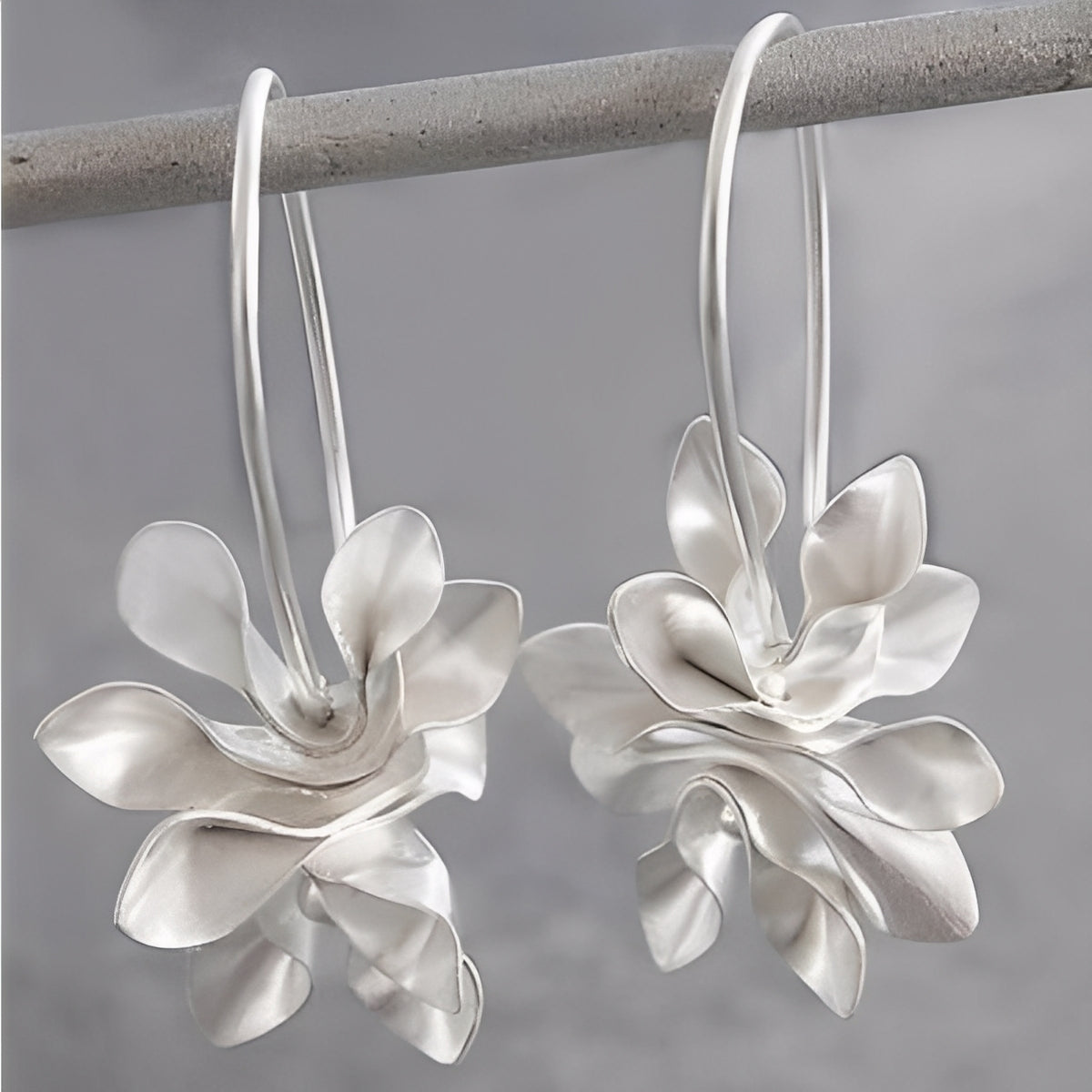 Chary – Pendientes Florales Vintage en Plata