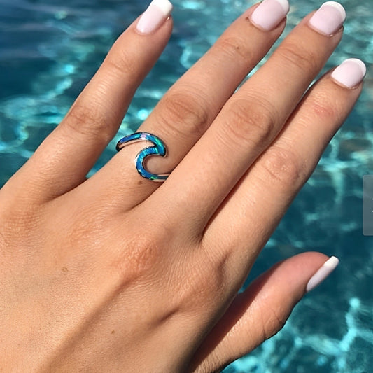 Nerina – Anillo Ola Marina en Ópalo y Plata