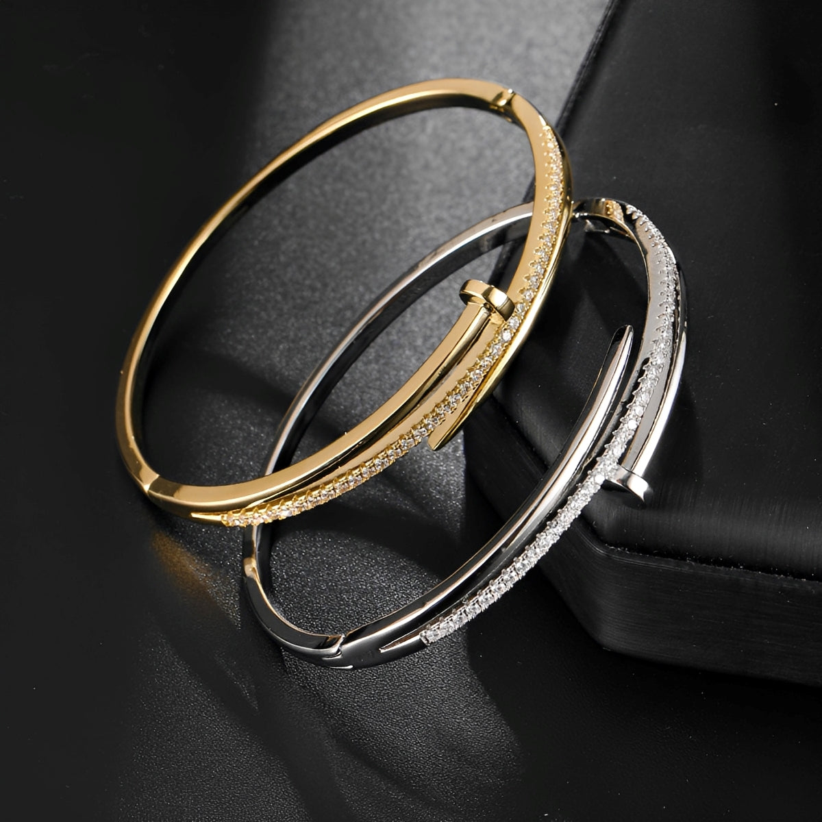 Victoria – Pulsera Clavo Exquisita