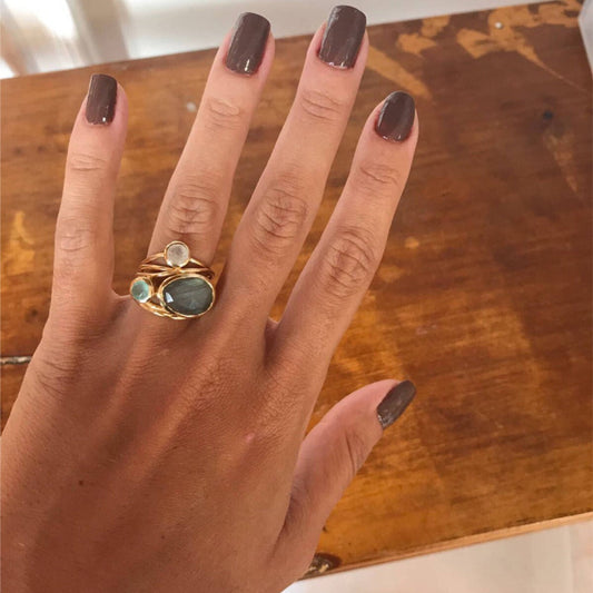 Miranda – Anillo Vintage con Piedra de Luna Azul