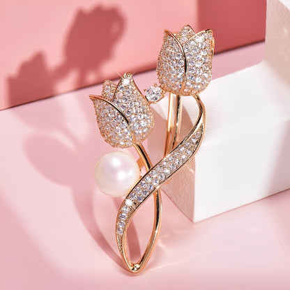 Jackie – Broche Tulipe en Oro con Zircon y Perla