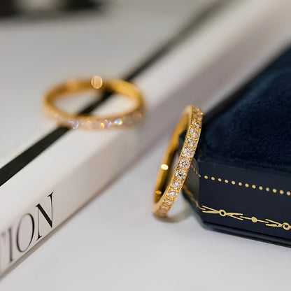 Nina – Anillo Circular con Zirconias Elegante