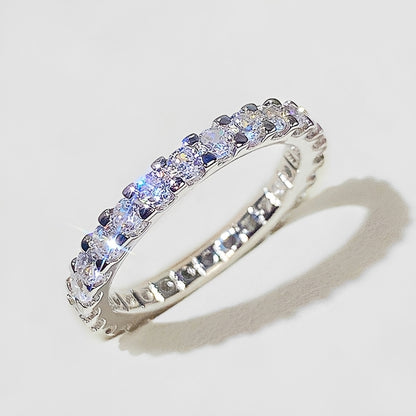 Rina – Anillo de Zirconia Circular Elegante