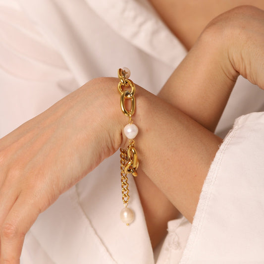 Eleanor – Pulsera Ovalada con Perla Dorada