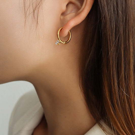 Ayla – Pendientes Pequeños con Zirconia Elegantes