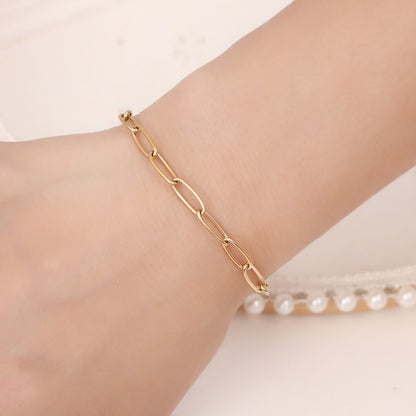 Clara – Pulsera Cadena Ovalada Dorada Elegante