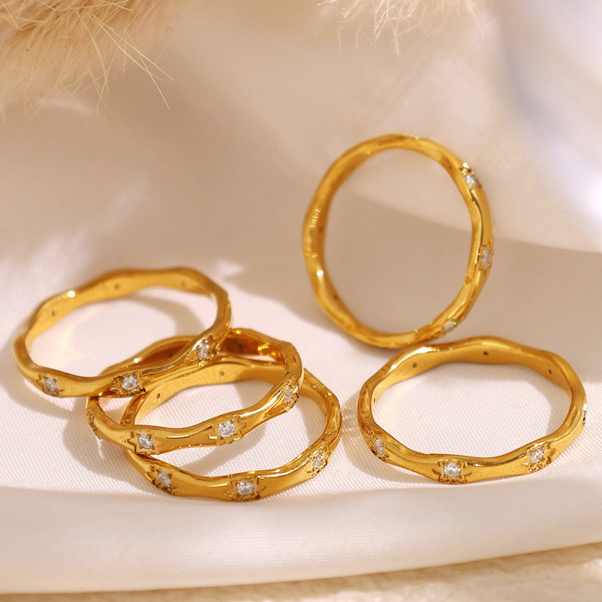Aurelia – Anillo Ondulado Estrella de Ocho Puntas