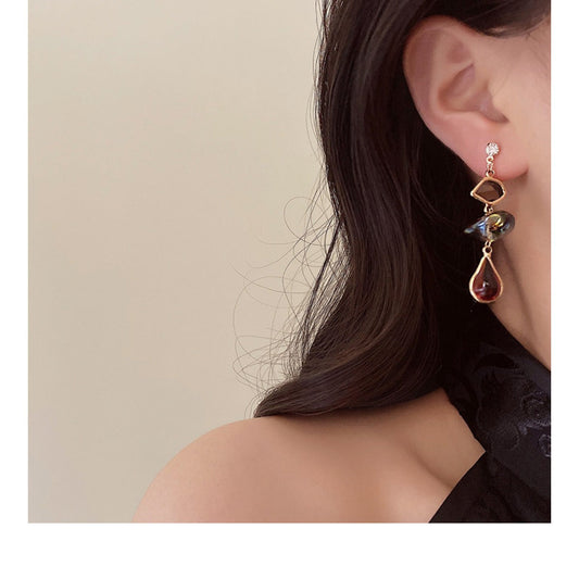 Iris – Pendientes Colgantes Asimétricos Mano & Piedras