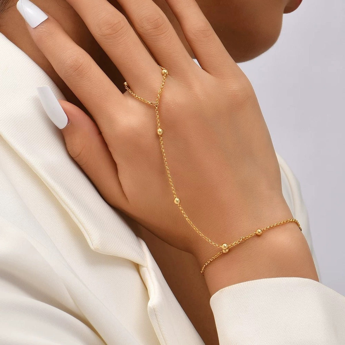 Lisa – Pulsera Cadena Perlas y Guantes