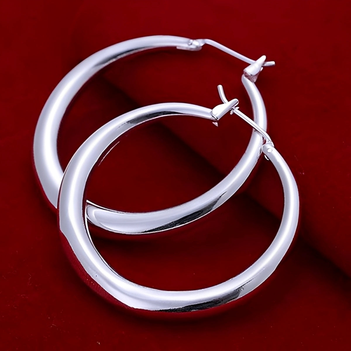 Riley – Pendientes Redondos Plateados Elegante