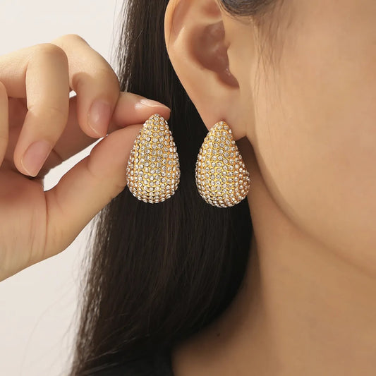 Lella – Pendientes Gota Pavé con Estilo Elegante y Chic