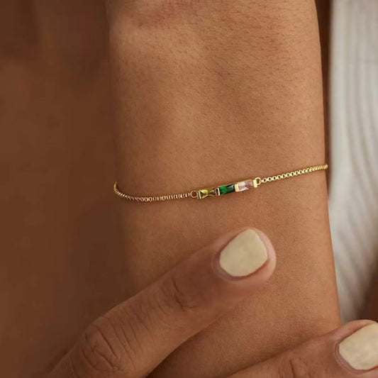 Clio – Pulsera Dainty Baguette de Piedra de Nacimiento