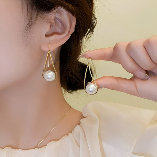 Cameron – Pendientes Perlas Doradas Colgantes