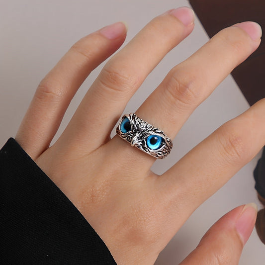 Niva – Anillo Búho Amuleto Ajustable en Plata y Ópalo