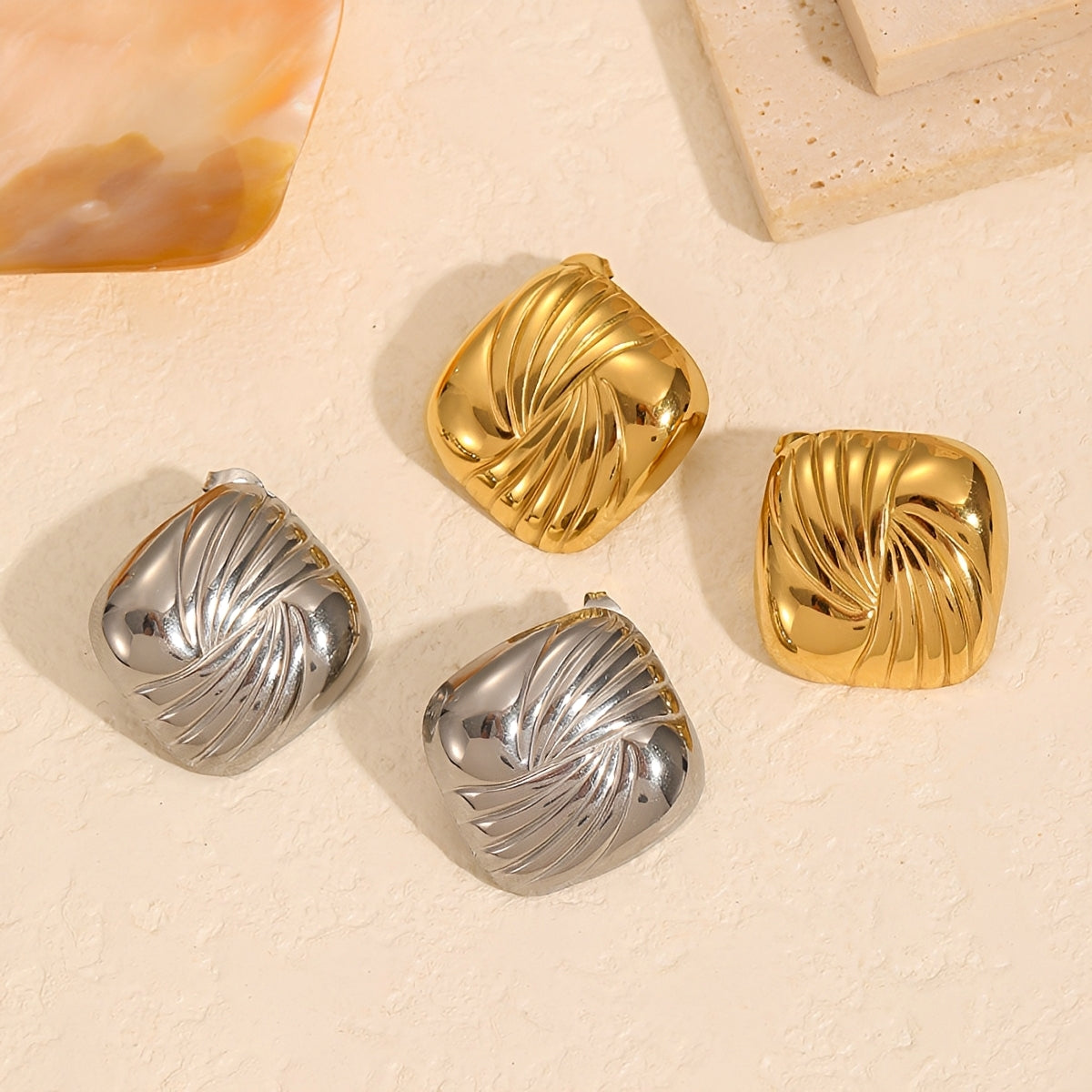 Kaia – Pendientes Geométricos Acero Titanio