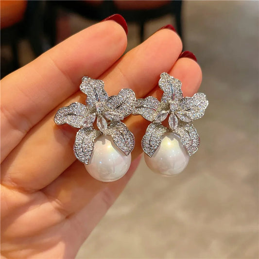 Isaline – Pendientes Elegantes Flor y Perla