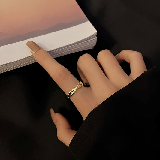 Gabrielle – Anillo Cruz Elegante