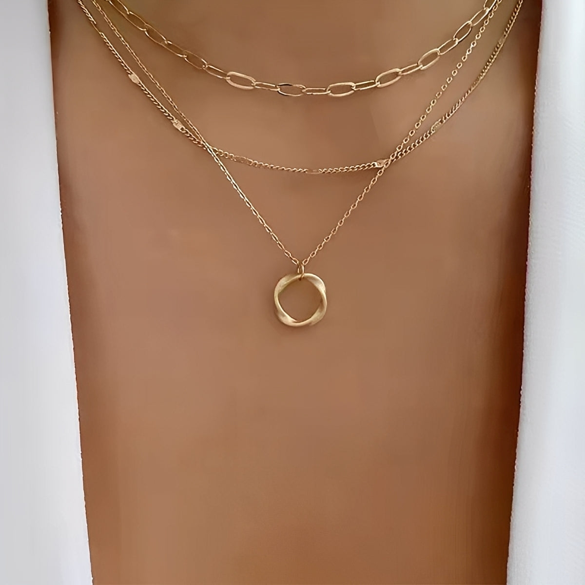 Livia – Collar Dorado Vintage Colgante Elegante