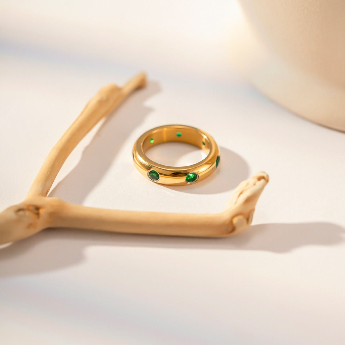 Clara – Anillo Brillante Minimalista de Acero