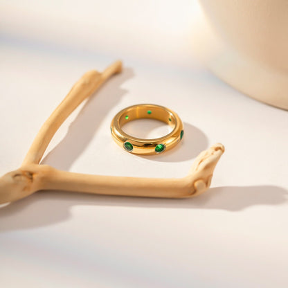 Clara – Anillo Brillante Minimalista de Acero