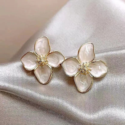 Diana – Pendientes Flor Tridimensionales