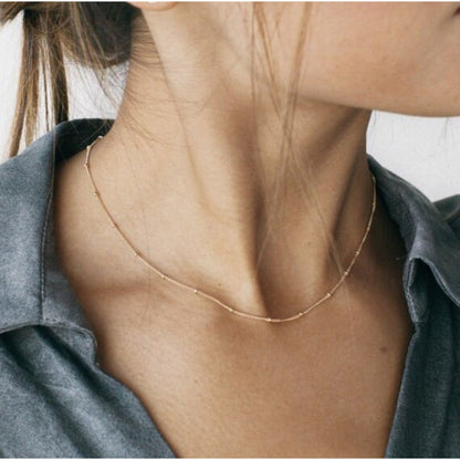 Marielle – Collar Dorado Texturizado en Capas Elegante