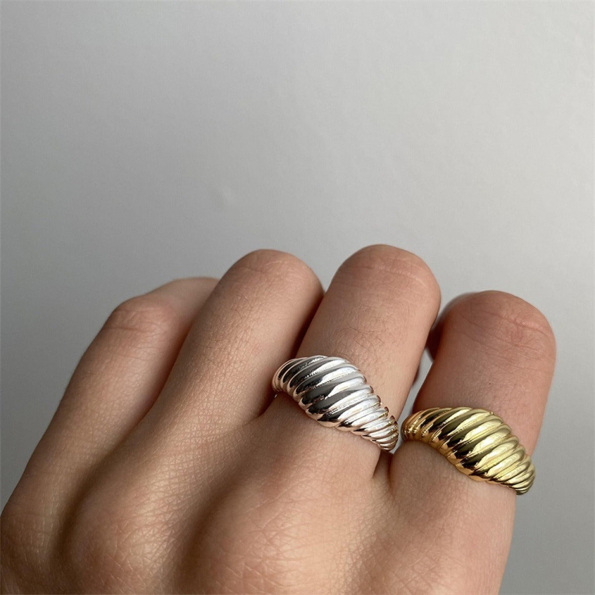 Ayumi – Anillo Fluido con Estilo Elegante y Chic