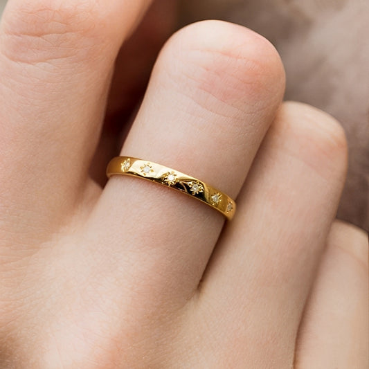Katara – Anillo Vintage en Dorado con Circonitas
