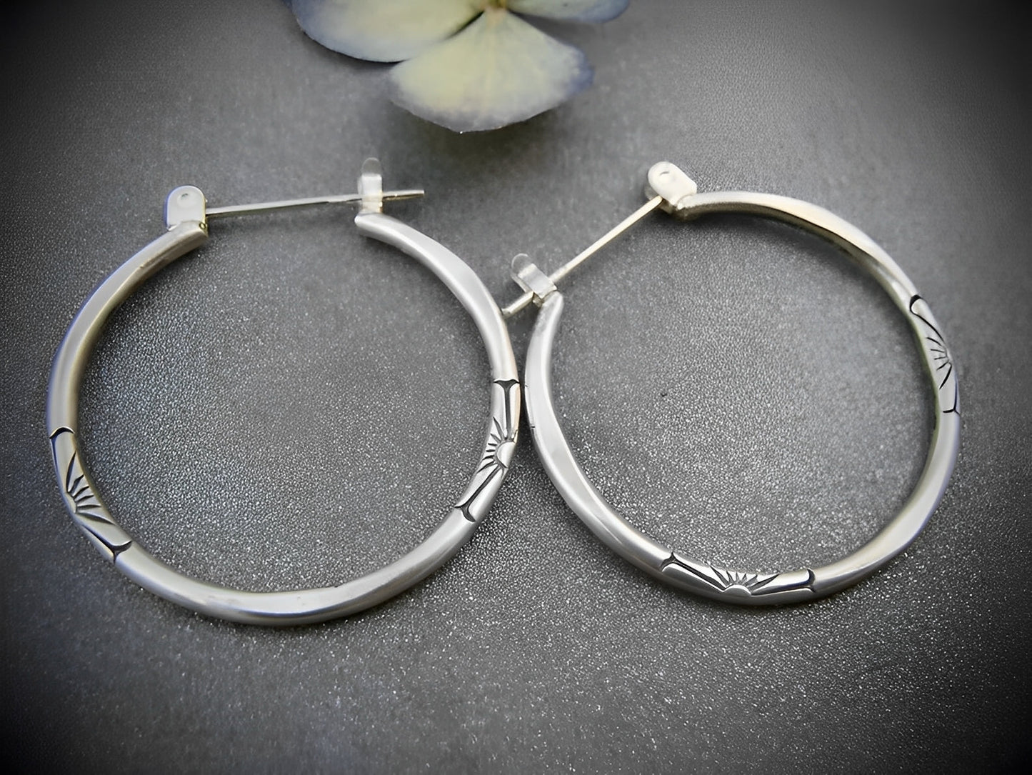 Clara – Aros Vintage en Plata Elegante