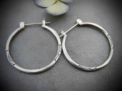 Clara – Aros Vintage en Plata Elegante