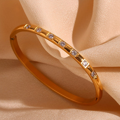 Caprice – Pulsera Dorada con Diseño Elegante