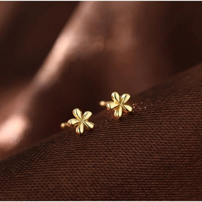 Lily – Pendientes Pequeños de Oro