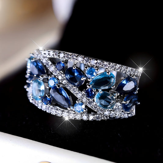 Julie – Anillo Vintage con Circonita Azul y Detalle Dorado